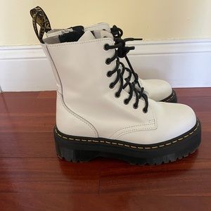 Dr. Martins Size 7 White Smooth Leather Platform Boots - Like new